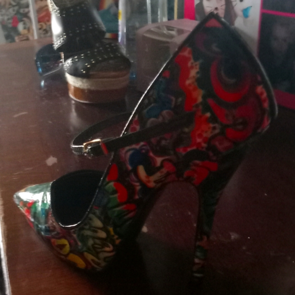 Steve madden limited edition Graffiti heels